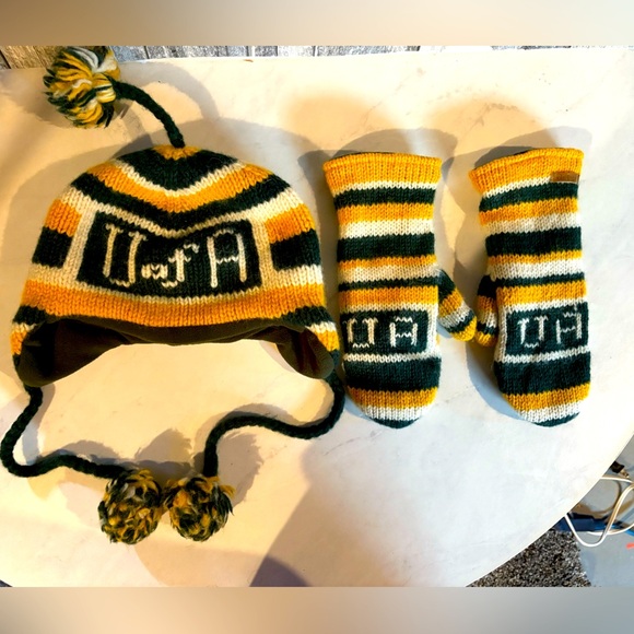 University of Alberta -Knit Hat and Mittens Set - Green - Picture 1 of 3